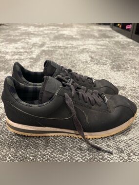Nike Cortez Black Suede Flannel Premium Sneakers Mens U.S. 10